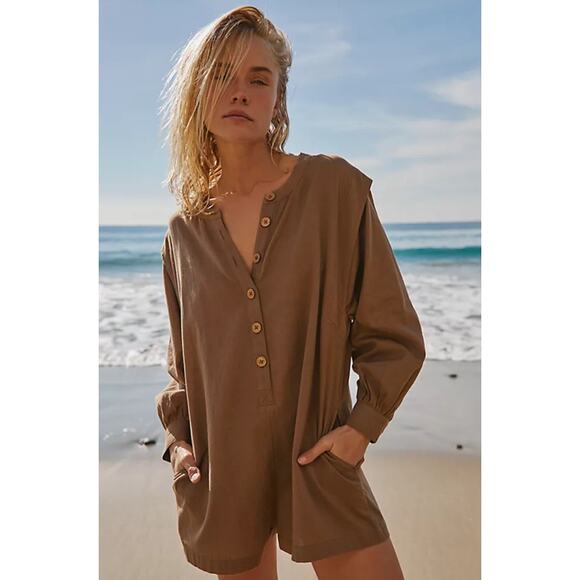 Free People Leyla Romper NWT Size M Linen Cotton Blend Tan Beachy Oversized - Picture 1 of 12